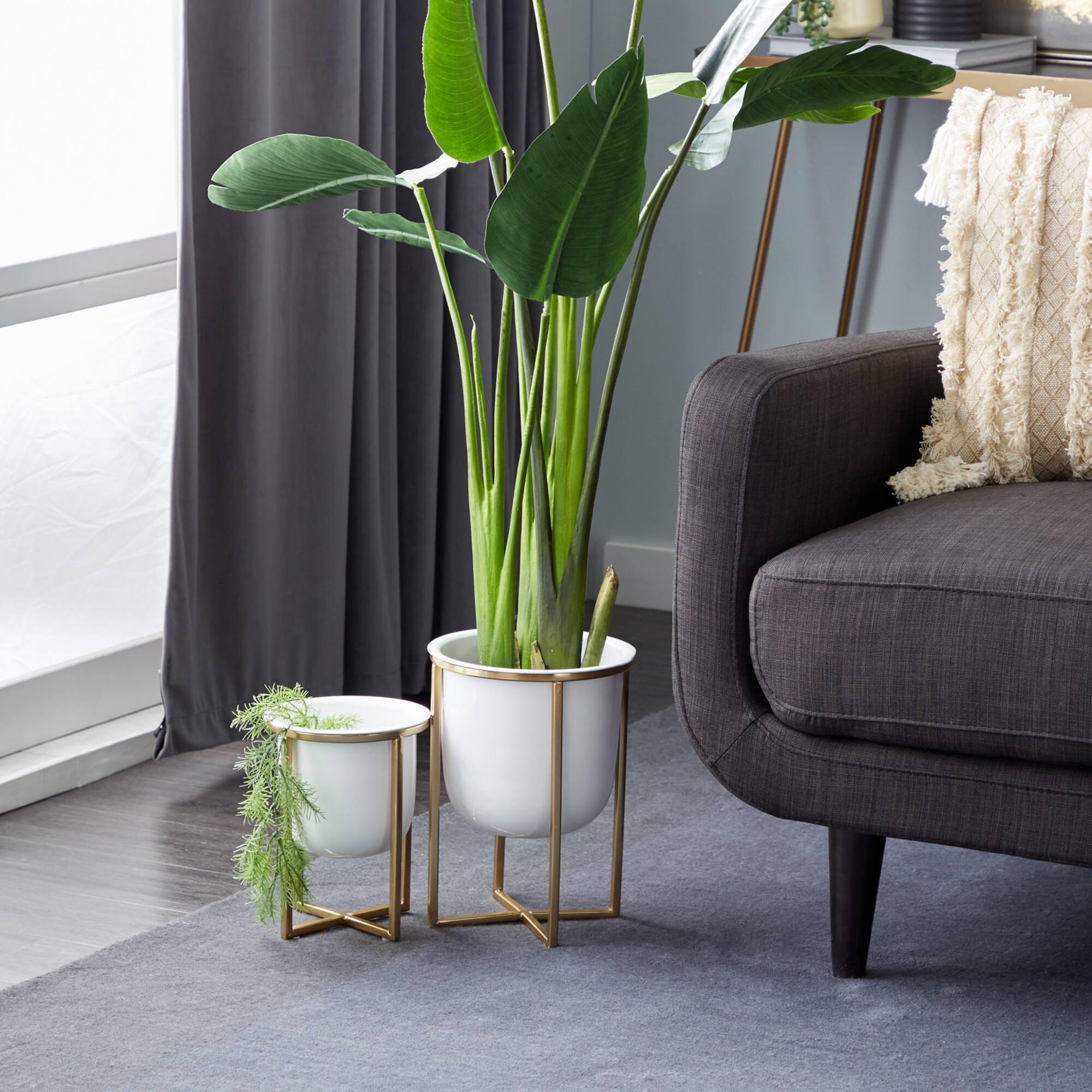 CosmoLiving by Cosmopolitan White Metal Contemporary Planter Set